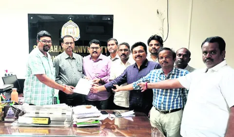 సర్కారు జాప్యం.. విద్యార్థులకు శాపం