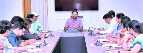 అభివృద్ధి పనులు పర్యవేక్షించాలి 