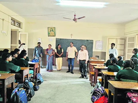 టెన్త్‌ పరీక్షల్లో పూర్తిస్థాయి సౌకర్యాలు
