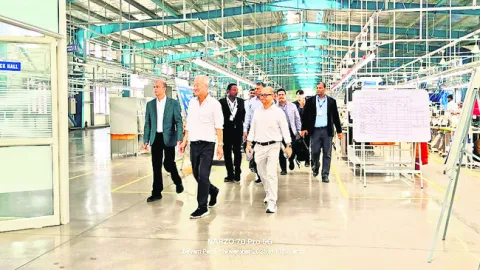 కంపెనీ పనులు త్వరగా పూర్తి చేయాలి