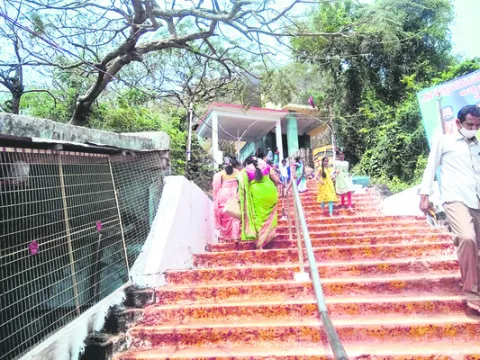 కోరుకొండ  
