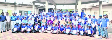 ఉపాధి అవకాశాలను అందిపుచ్చుకోవాలి