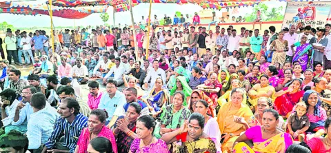 సడలని దీక్షే ఆయుధమై...