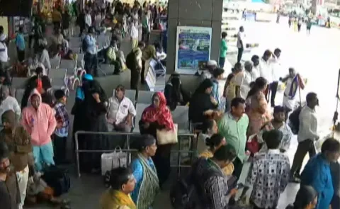 Mpdo Wife Who Stole Purse At Vijayawada Bus Stand