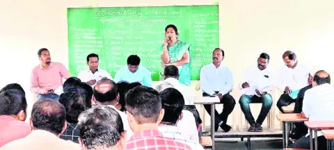 జ్ఞానాన్ని పెంచే వేదికలు గ్రంథాలయాలు 