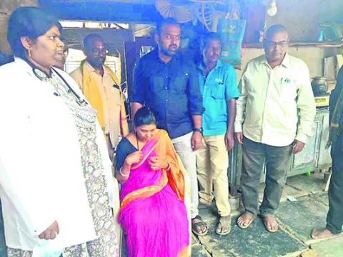 ఉప్పులూరులో కొనసాగుతున్న వైద్య శిబిరం 
