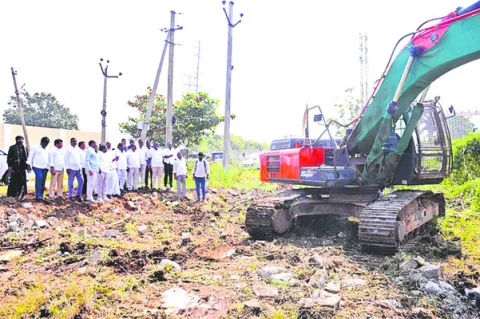 శరవేగంగా రహదారి పనులు 