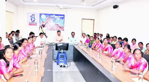 జిల్లాలో 80వేల మంది మహిళలకు చీరలు పంపిణీ 