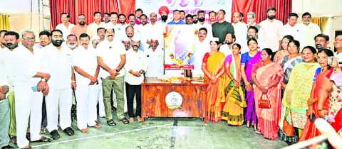 ఏం వ్యాపారం చేశారని వందల కోట్లు సంపాదించారు..