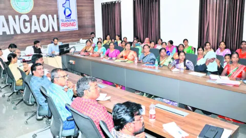 చీరల పంపిణీకి ఇన్‌చార్జులు