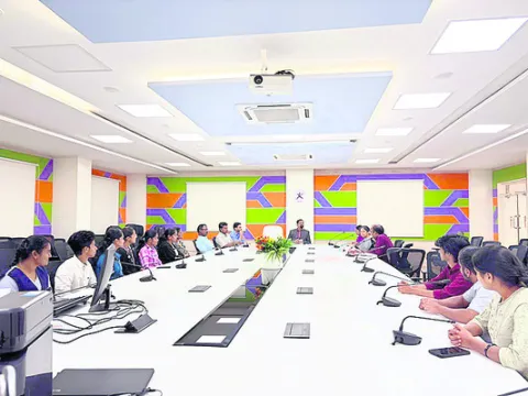 ట్రిపుల్‌ఐటీని సందర్శించిన టీబీఐ బృందం 