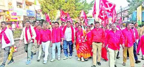 మతోన్మాదుల మెడలు వంచేది కమ్యూనిస్టులే