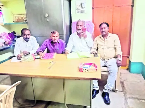 పీఏసీఎస్‌ పాత  పాలకవర్గానికే బాధ్యతలు