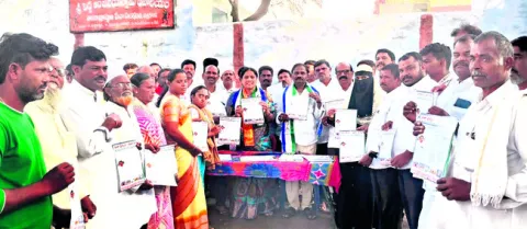 పేదల జీవితాలతో చంద్రబాబు సర్కార్‌ చెలగాటం 