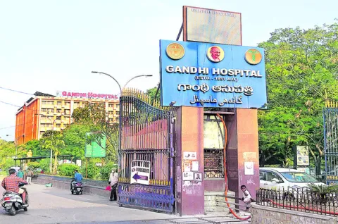 గాంధీలో ఇంటి దొంగలు!?