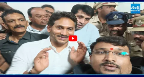 Police Officer Takes Selfie With YS Jagan  1