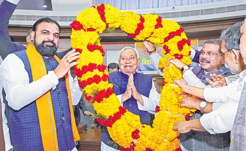 Nitish Kumar elected JDU legislative party leader, set to be sworn in as Bihar CM