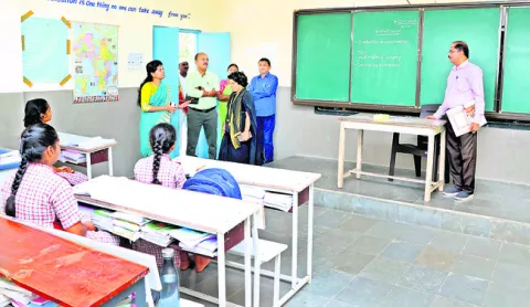 అర్థమయ్యేలా పాఠాలు బోధించండి