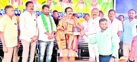 పుస్తక పఠనంతో వ్యక్తిత్వ వికాసం