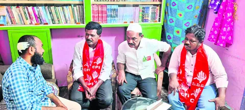 కబ్జాదారులపై కేసు నమోదు చేయాలి