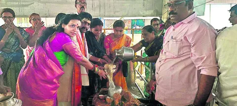 సాగర తీరాన ఆధ్యాత్మిక సందడి