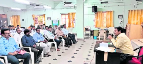 పెండింగ్‌ కేసుల పరిష్కారంపై దృష్టి పెట్టండి