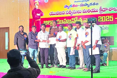 యువజనోత్సవాల్లో  ట్రిపుల్‌ఐటీ విద్యార్థి ప్రతిభ