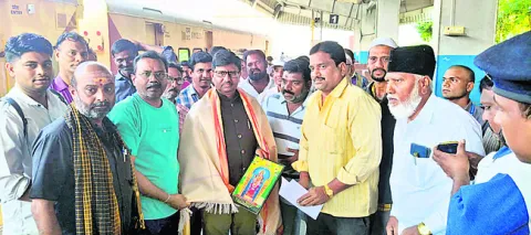 రైల్వే కేంద్రం ఆకస్మిక తనిఖీ 