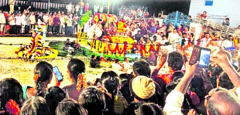 ఘనంగా కాశీ విశ్వేశ్వరస్వామి తెప్పోత్సవం 