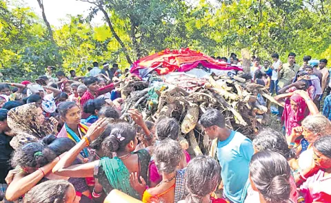 Tearful farewell to the Hidma couple