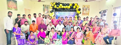 చదువుతోపాటు కళల్లోనూ రాణించాలి 