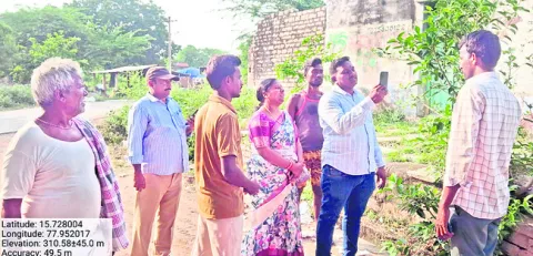 అడ్డగోలుగా జాబ్‌కార్డుల తొలగింపు