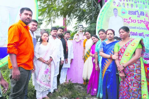 ఉద్యమకారుల ఆశయాలను నెరవేరుస్తాం