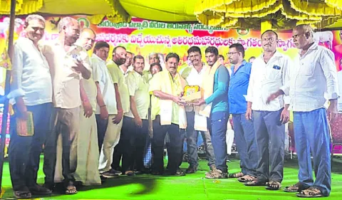 సీనియర్స్‌ విజేత హుజూర్‌నగర్‌ ఎడ్ల జత 