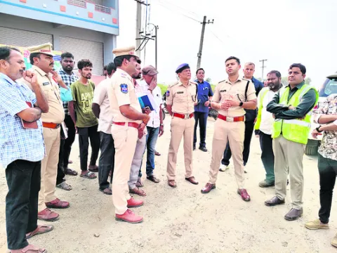 రోడ్డు ప్రమాదాలను నివారిస్తాం