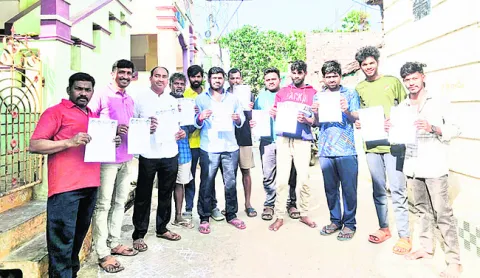 వైద్య కళాశాలల ప్రైవేటీకరణతో అంధకారంలోకి విద్యార్థుల భవి