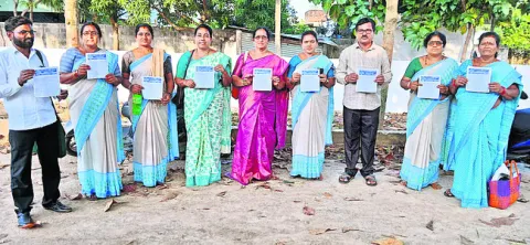 ‘అంగన్‌వాడీల విలీనం ఆపాలి’ 