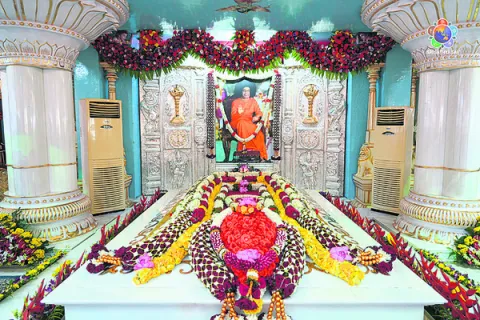 శత ఉత్సవం..  భక్తజన సంబరం 