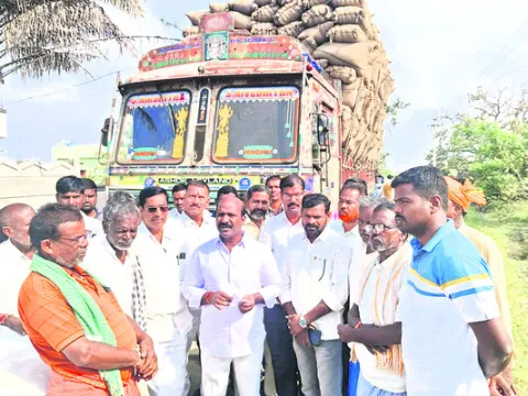 రైతులను వేధింపులకు గురిచేస్తే ఊరుకోం