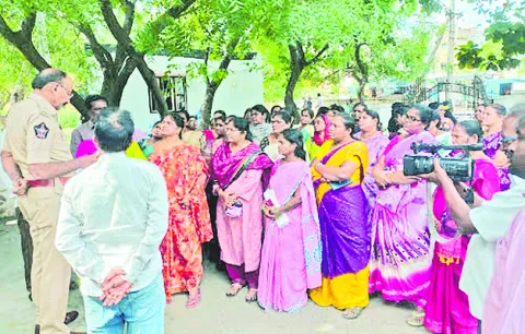 ఆర్‌పీలపై టీడీపీ నాయకుడి అసభ్య పోస్టులు 