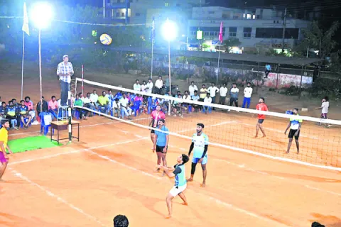 రాష్ట్రస్థాయి వాలీబాల్‌ పోటీలు ప్రారంభం