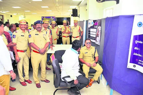 డీపీవోలో ఉచిత కంటి వైద్యశిబిరం
