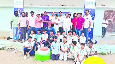 ఎస్జీఎఫ్‌ జిల్లా క్రికెట్‌ టోర్నీ విజేతగా తాండూరు 