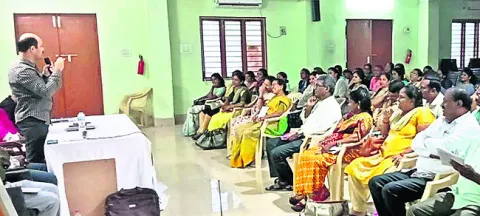 సంస్థాగత నిర్మాణంతోనే ఎస్‌హెచ్‌జీలు బలోపేతం