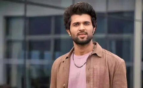 vijay devarakonda remenbers satya sai birth anniversary2