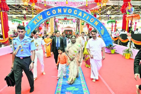 సత్యసాయి మార్గం అనుసరణీయం