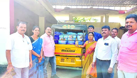 అడబిడ్డలకు సర్కారు కానుక