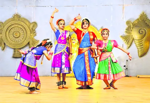 గోవులు తరలిస్తున్న వాహనం పట్టివేత