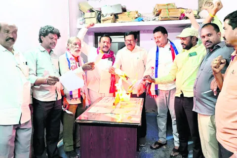 కాంగ్రెస్‌ పార్టీ బీసీల గొంతుకోసింది