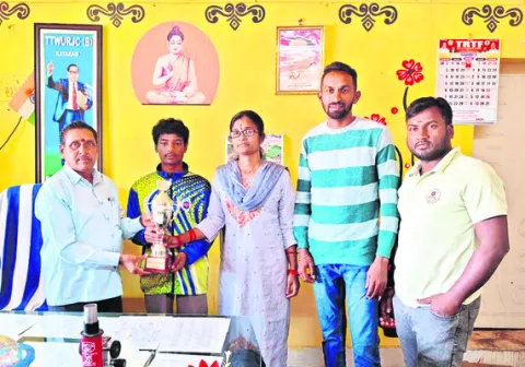 రాష్ట్రస్థాయి పోటీలకు గురుకుల విద్యార్థి..